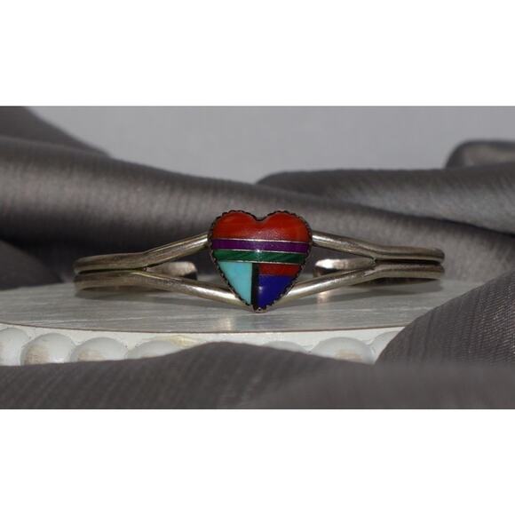 QT Navajo Sterling Silver Zuni Heart Cuff Coral Bracelet 9.7G / 5.75in - Picture 1 of 5